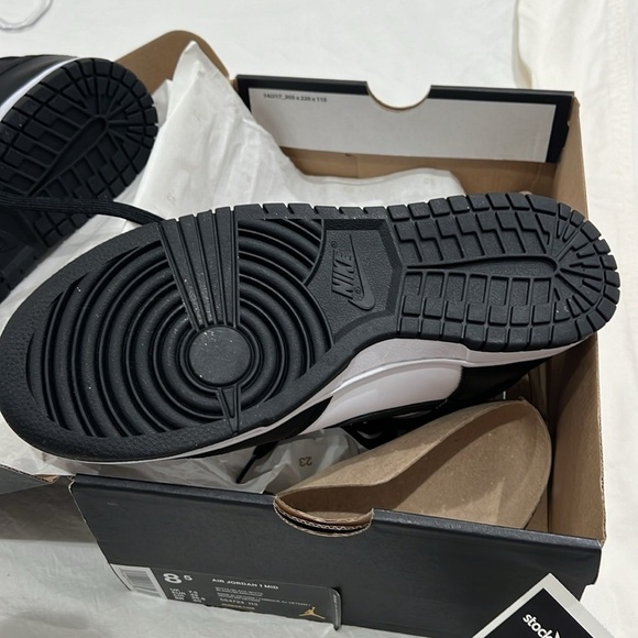 AIR JORDAN 1 retro mid ‘Tuxedo’ - Picture 11 of 15